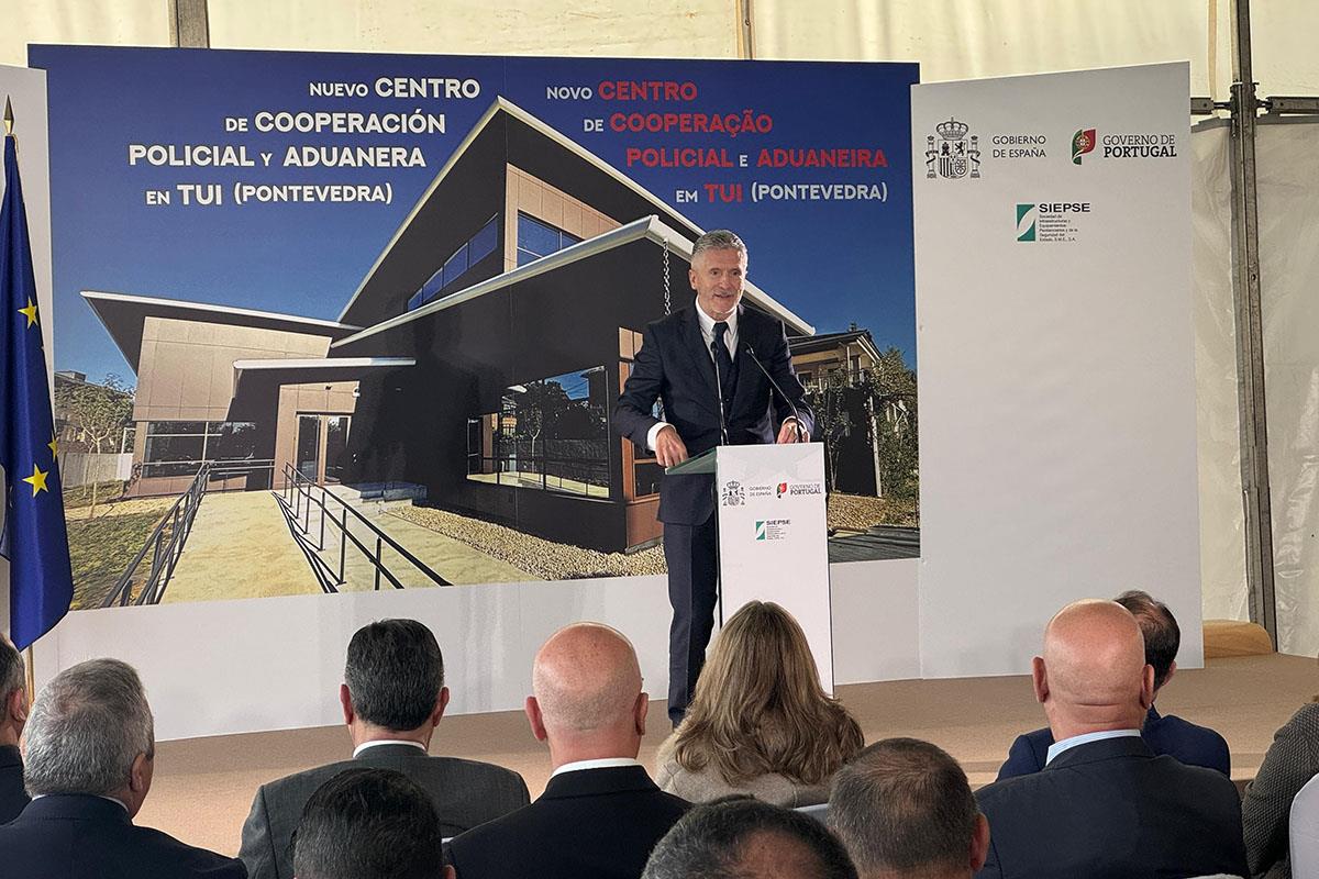 Grande-Marlaska inaugura la nueva sede del Centro de Cooperación Policial y Aduanera de Tui/Valença do Minho entre España y Port