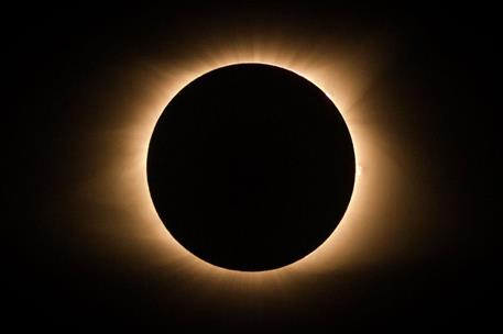 Imagen de un eclipse total de sol