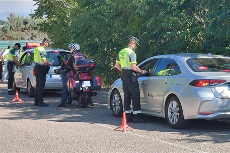 Efectivos realizando controles de tráfico
