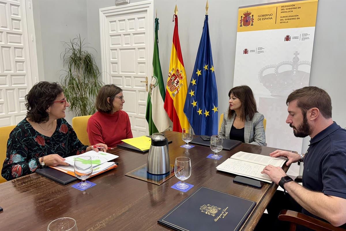 La ministra de Juventud e Infancia, Sira Rego, reunida en Sevilla con representantes de la Coordinadora Andaluza de ONGD (CAONGD