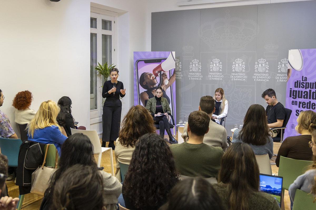 La ministra de Juventud e Infancia, Sira Rego, durante su intervención en el evento