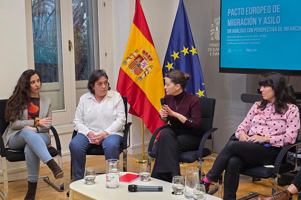 La ministra de Juventud e Infancia, Sira Rego, interviene en el conversatorio