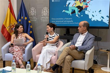La ministra de Juventud e Infancia, Sira Rego, durante la presentación del informe Desconexión y futuro: una juventud atrapada