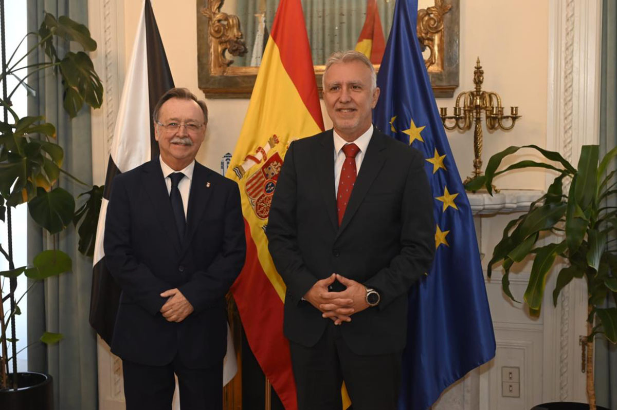 El ministro de Política Territorial y Memoria Democrática, Ángel Víctor Torres, y el presidente de Ceuta, Juan José Vivas