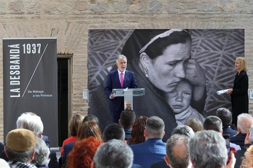 Ángel Víctor Torres en la homenaje a las víctimas de 'La Desbandá' en 2024.