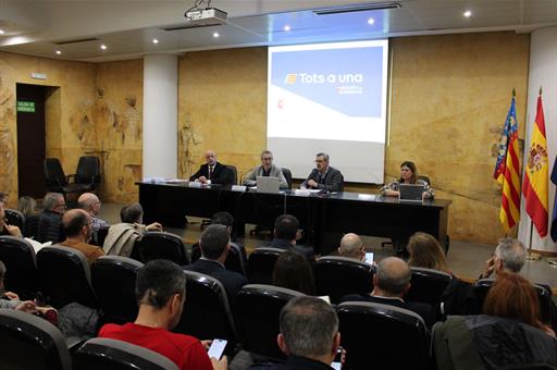 20/02/2025. Jornada de trabajo con los ayuntamientos afectados por la DANA. El secretario de Estado de Política Territorial, Arcadi España, ...