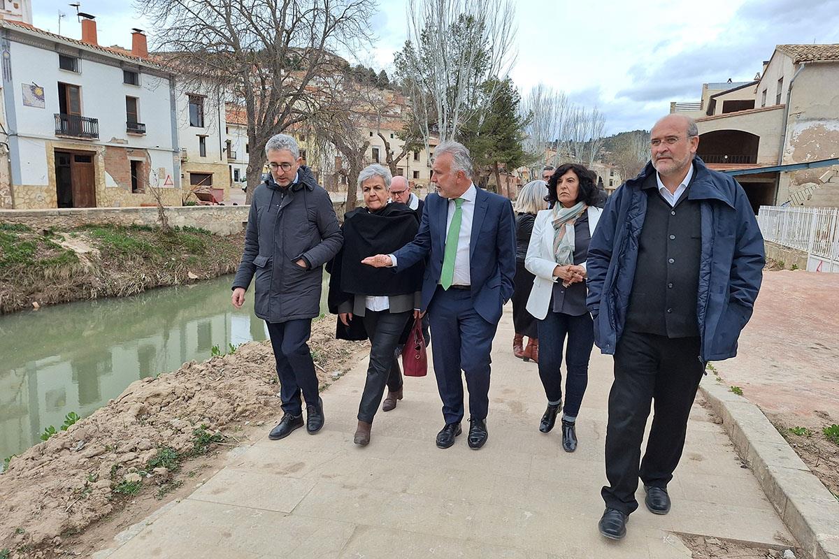 El ministro de Política Territorial y Memoria Democrática, Ángel Víctor Torres, durante la visita al municipio de Mira.