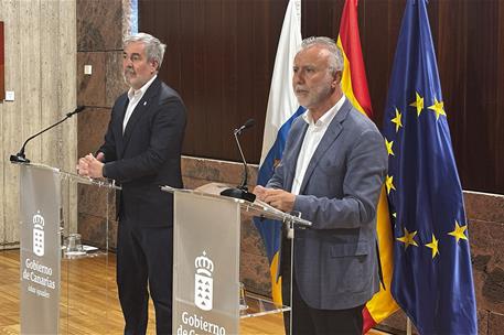 El ministro de Política Territorial y Memoria Democrática, Ángel Víctor Torres, y el presidente del Gobierno de Canarias.