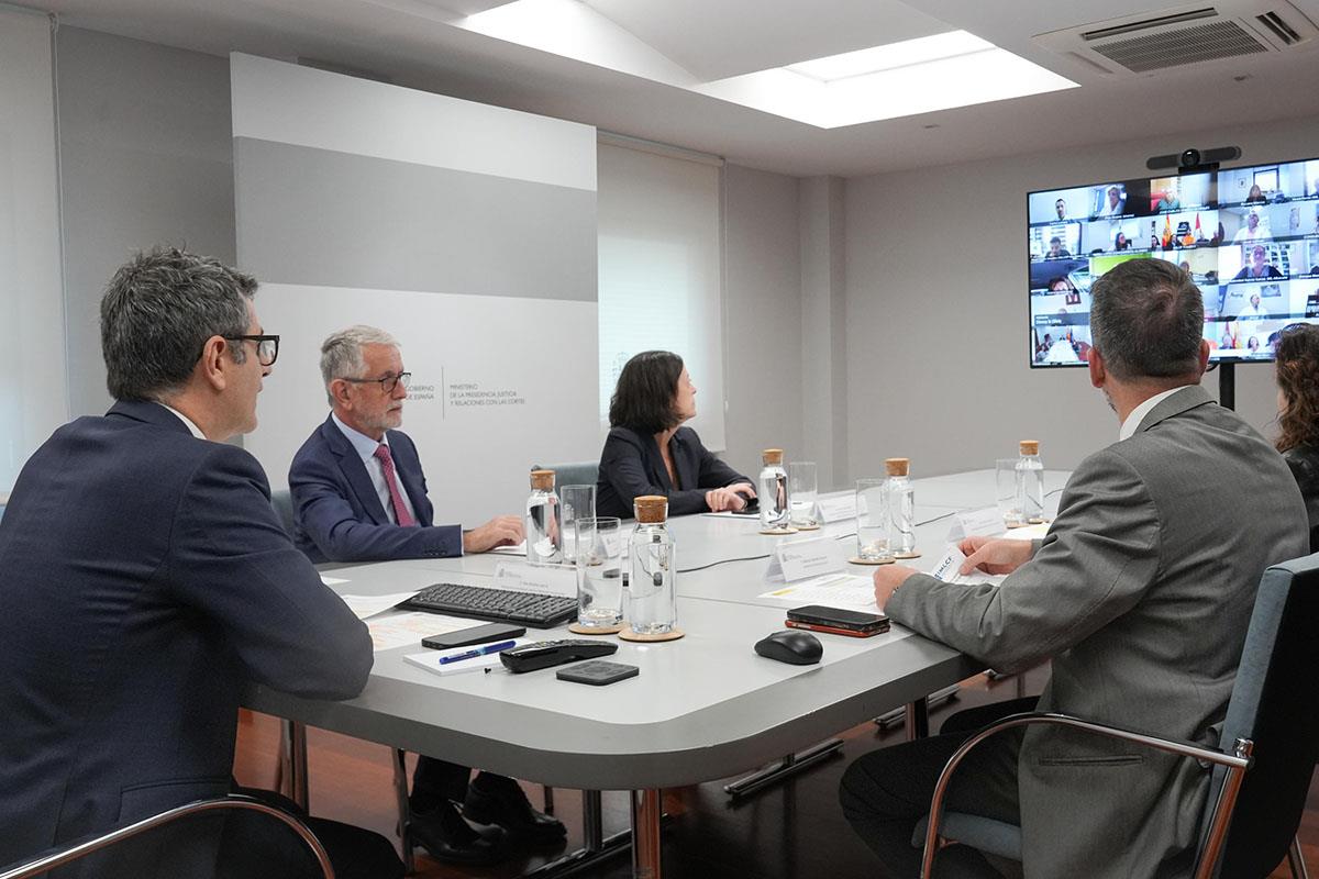 El ministro de la Presidencia, Justicia y Relaciones con las Cortes, Félix Bolaños, durante la reunión por videoconferencia