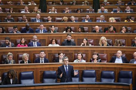 El ministro de la Presidencia, Justicia y Relaciones con las Cortes, Félix Bolaños, en el Pleno del Congreso de los Diputados