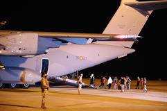 El primer grupo de españoles y colaboradores afganos llega a la Base Aérea de Torrejón en Madrid