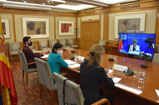 La ministra Darias durante la reunión