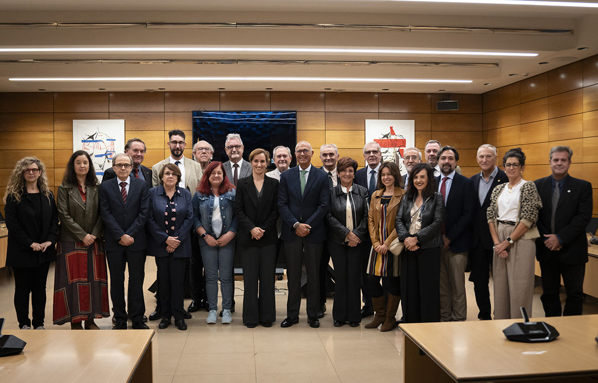 La ministra y participantes de la reunion