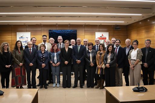 La ministra y participantes de la reunion