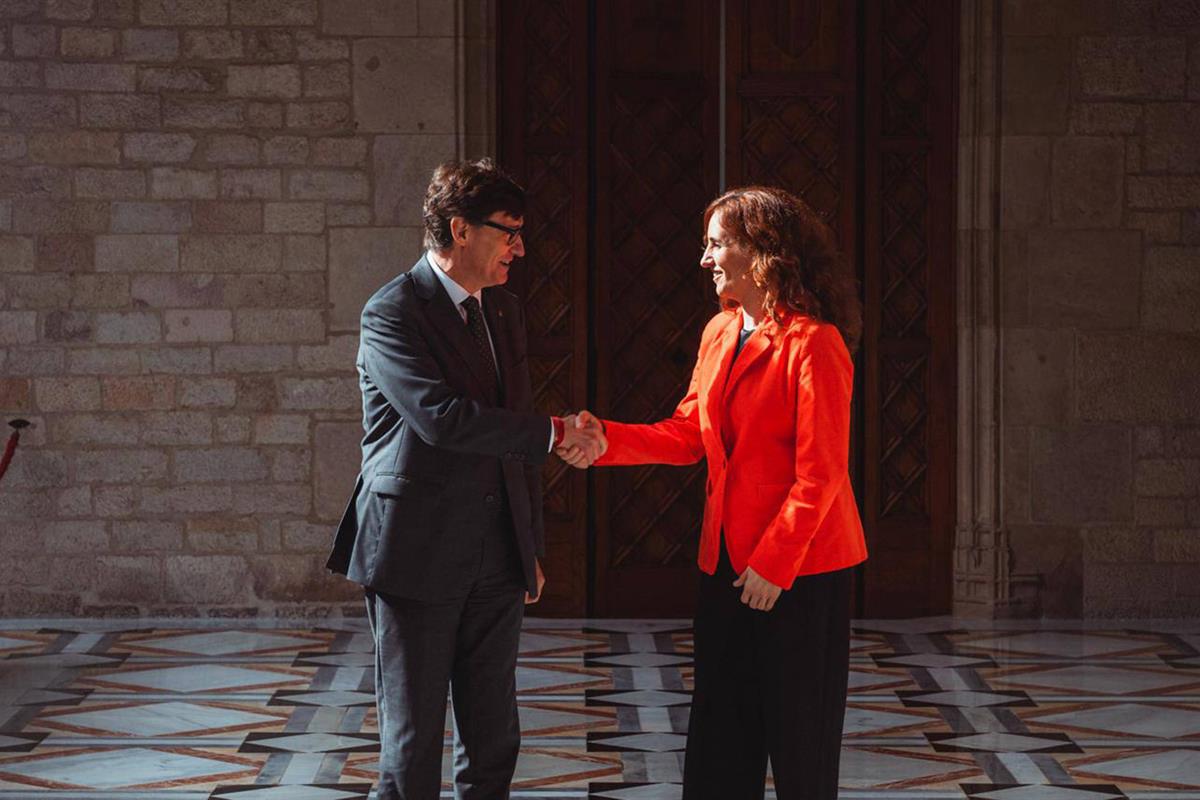 La ministra de Sanidad y el president de la Generalitat de Catalunya, en el Palau de la Generalitat