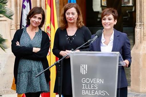 La ministra Isabel Rodríguez durante su intervención, junto a la presidenta de Illes Balears, Francina Armengol