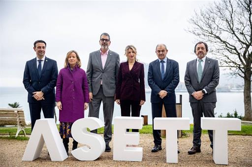 Yolanda Díaz participa en la inauguración de ASETT.