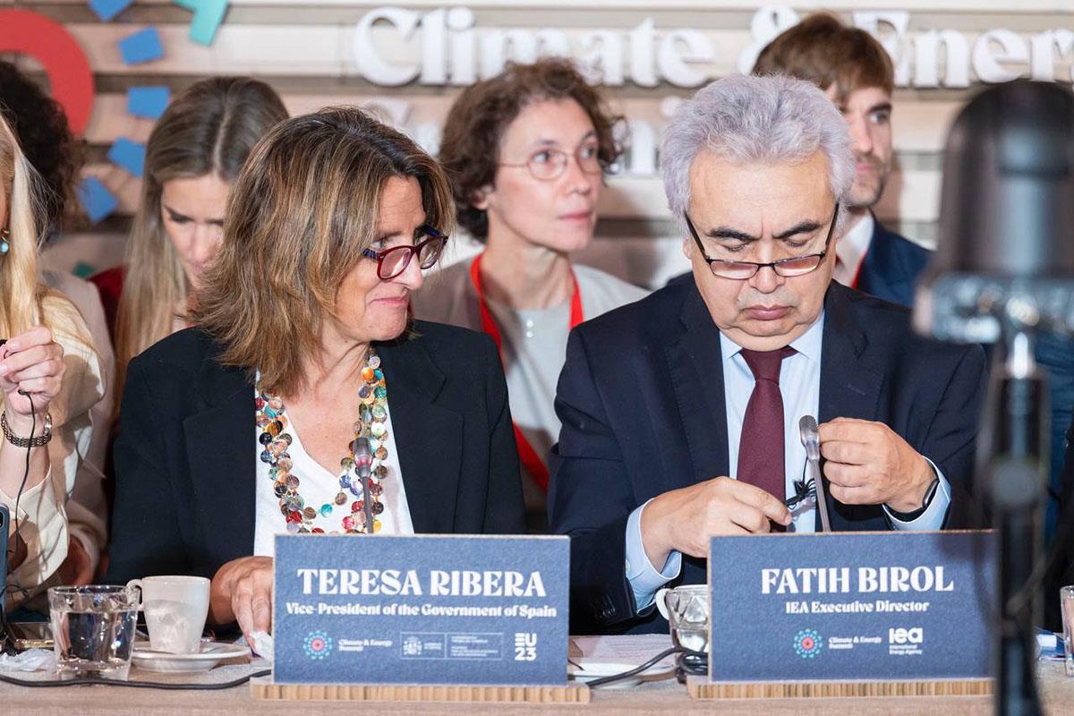 Teresa Ribera y Fatih Birol en la reunión de la Agencia Internacional de la Energía.