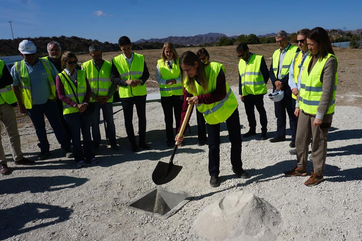 La vicepresidenta Aagesen preside el acto de colocación de la primera piedra del Centro de Producción de Especies Marinas