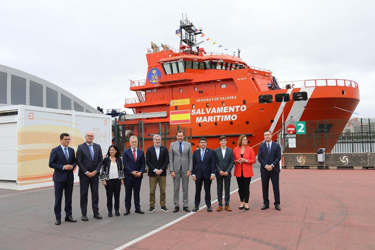 Foto de familia de la presentación del buque de Salvamento Marítimo Heroínas de Sálvora