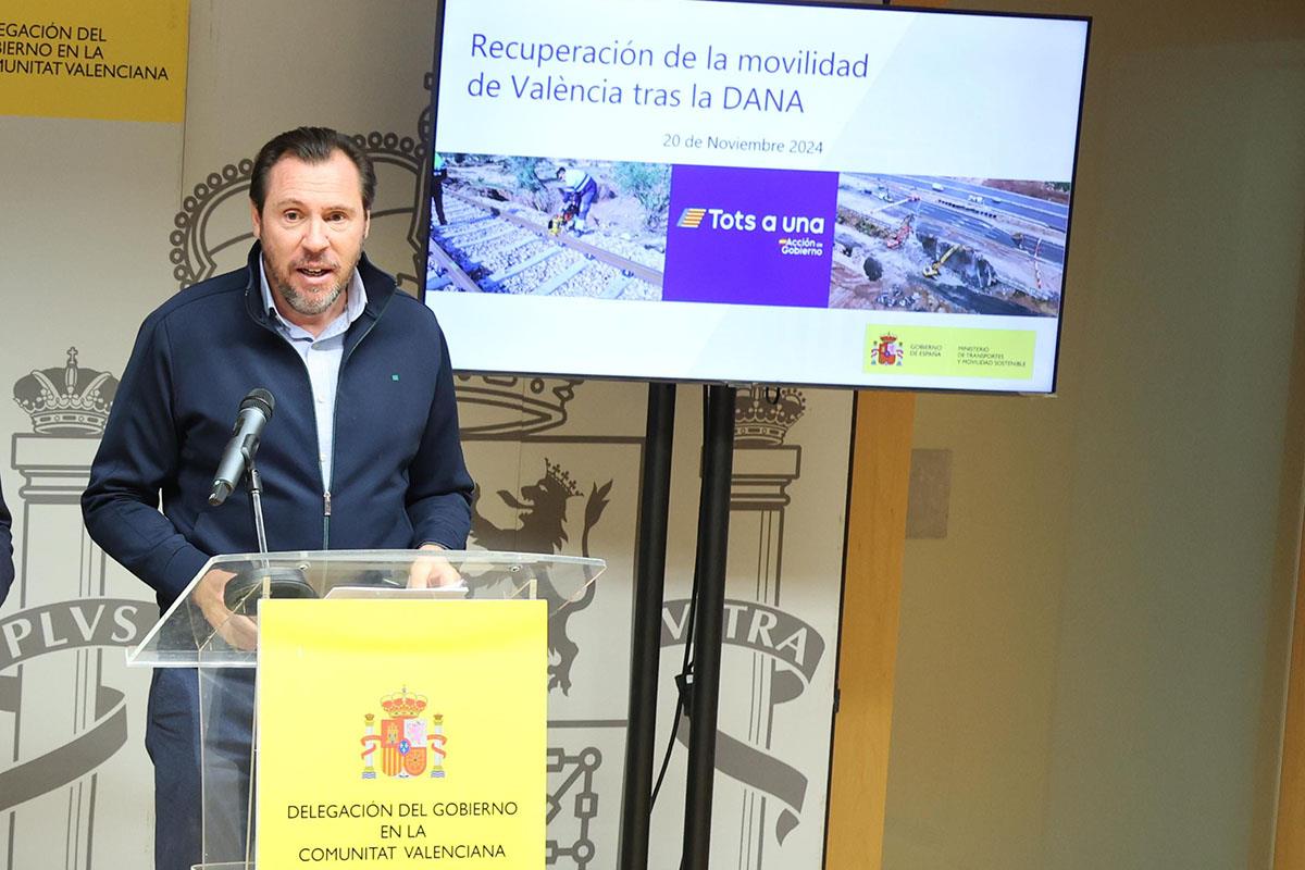 El ministro de Transportes y Movilidad Sostenible, Óscar Puente, durante la rueda de prensa que ha ofrecido 