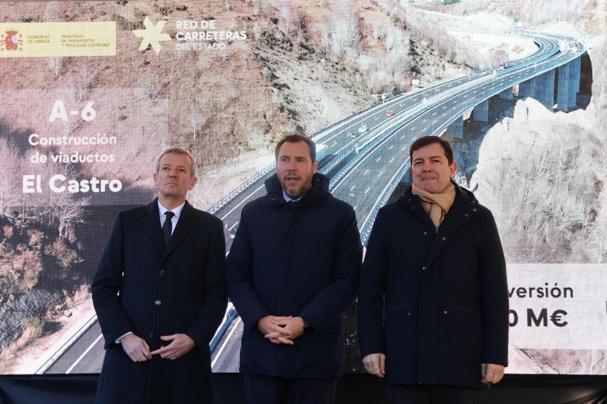 Óscar Puente con Alfonso Rueda y Alfonso Fernández Mañueco en la apertura de los viaductos de El Castro.