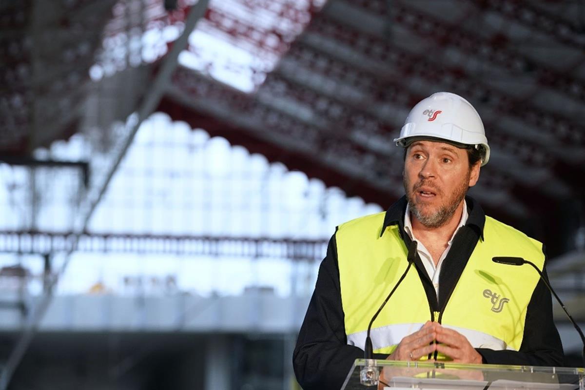 Óscar Puente interviene en su visita a las obras de la nueva estación del Norte en San Sebastián.