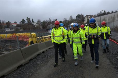 El ministro de Transportes y Movilidad Sostenible, Óscar Puente, durante la visita a las obras de la estación de metro de Forneb