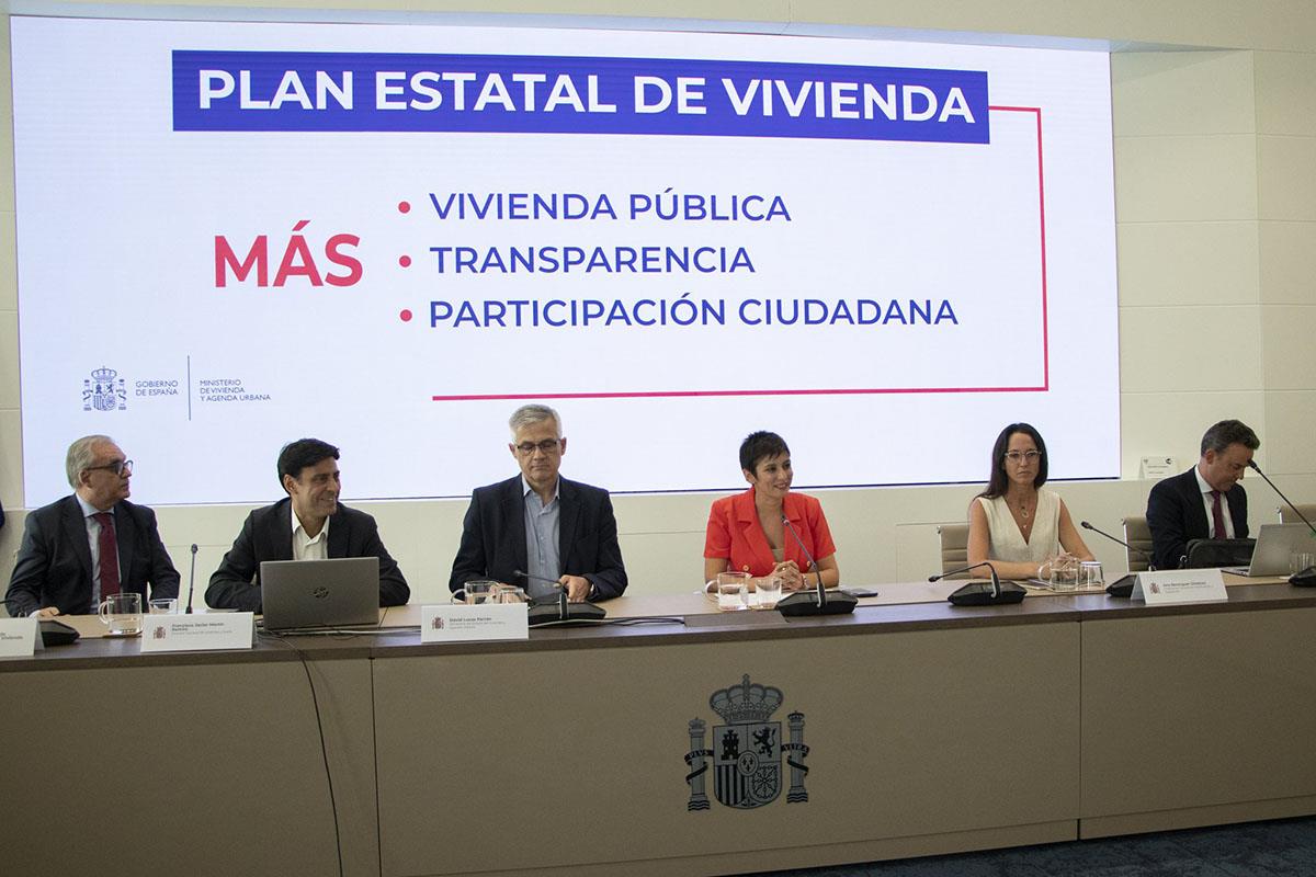 La ministra de Vivienda y Agenda Urbana, Isabel Rodríguez, durante la reunión