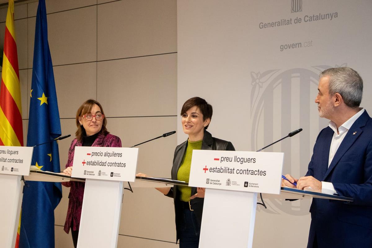 Sílvia Paneque, Isabel Rodríguez y Jaume Collboni durante su comparecencia